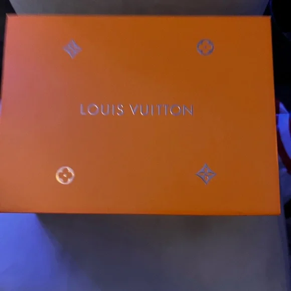 This is a limited edition of Louis Vuitton Twist. 2008. Dust bag, box included. - Picture 9 of 10